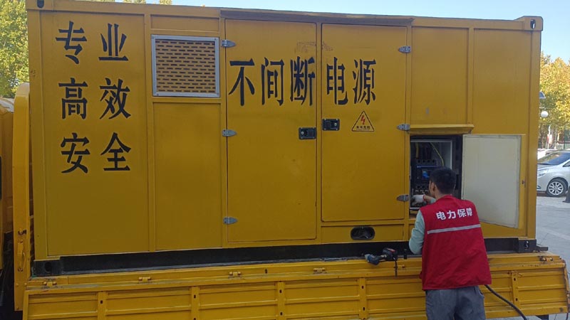 武侯柴油发电机组和UPS电源配合使用时，如何避免切换过程中的电力中断？